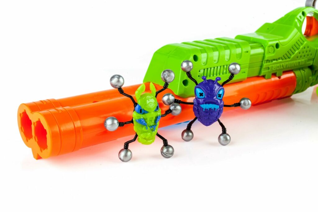 Набор бластеров X-Shot Огонь по жукам (2 вида оружия, 5 жуков, 24 патрона) (4804)