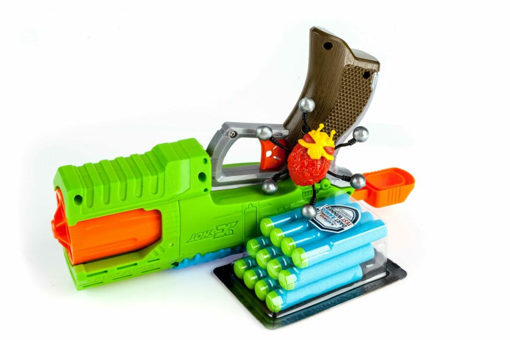 Набор бластеров X-Shot Огонь по жукам (2 вида оружия, 5 жуков, 24 патрона) (4804)