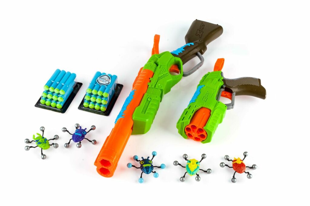 Набор бластеров X-Shot Огонь по жукам (2 вида оружия, 5 жуков, 24 патрона) (4804)