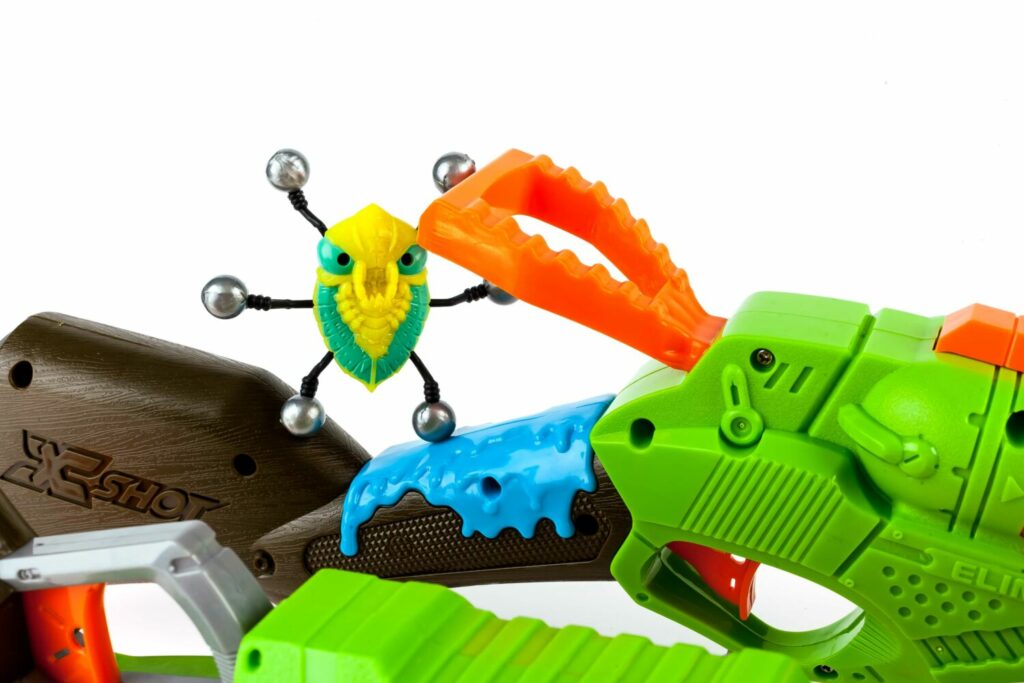 Набор бластеров X-Shot Огонь по жукам (2 вида оружия, 5 жуков, 24 патрона) (4804)