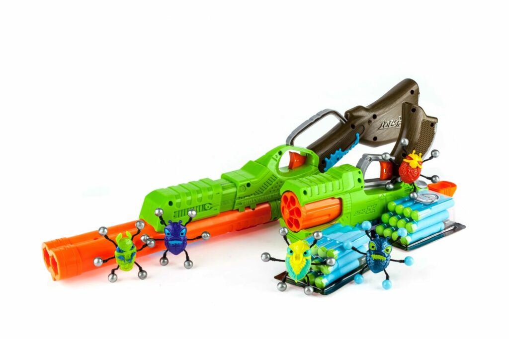 Набор бластеров X-Shot Огонь по жукам (2 вида оружия, 5 жуков, 24 патрона) (4804)