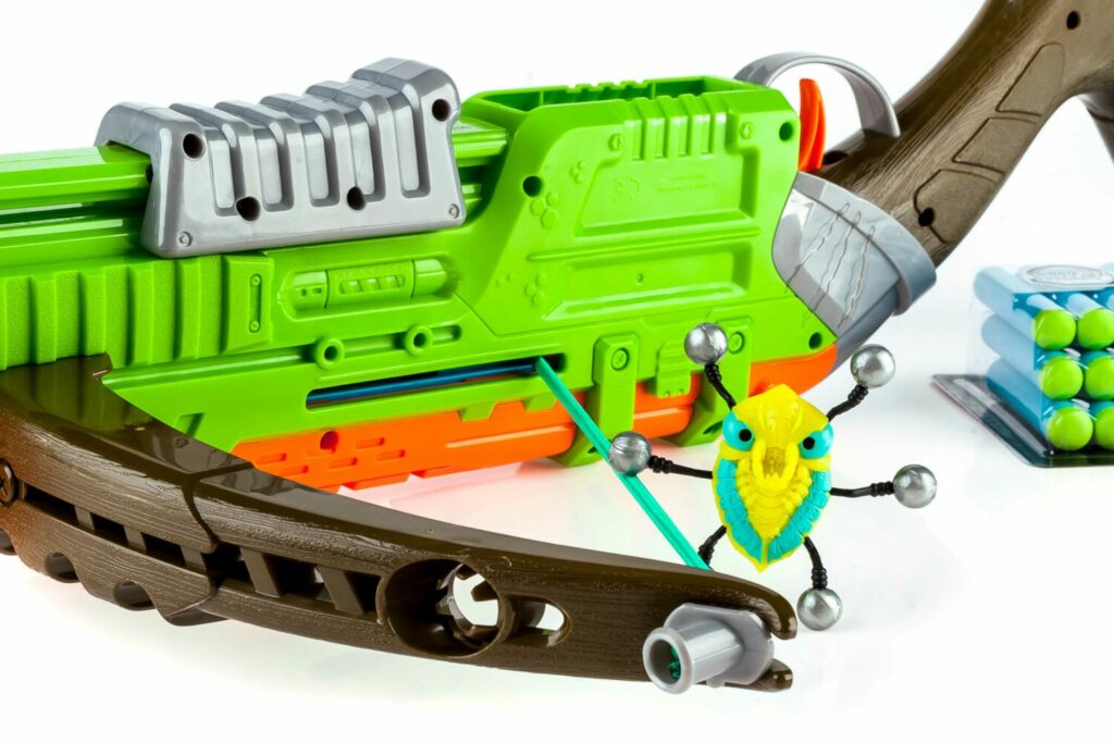 Rapid-fire blaster X-Shot Crossbow Fire at flying beetles (2 beetles, 12 rounds) (4817)